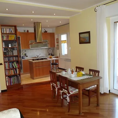 House Funicular Apartman Genova